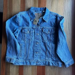 NWT Levi’s Ex-Boyfriend Denim Medium Wash Trucker Jacket size Large Jean Jacket